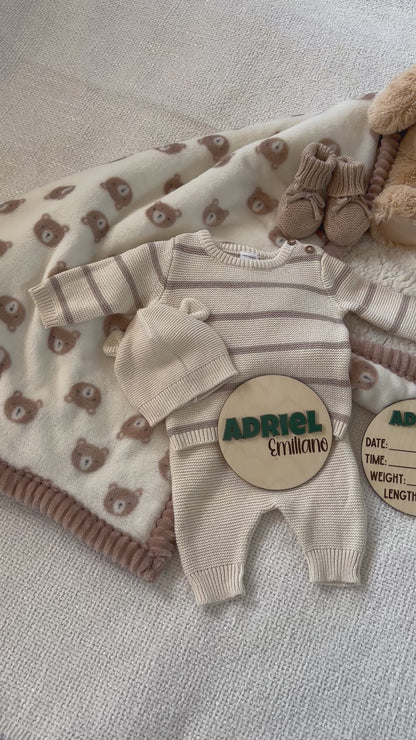 Round Baby Name Sign With Birth Stats